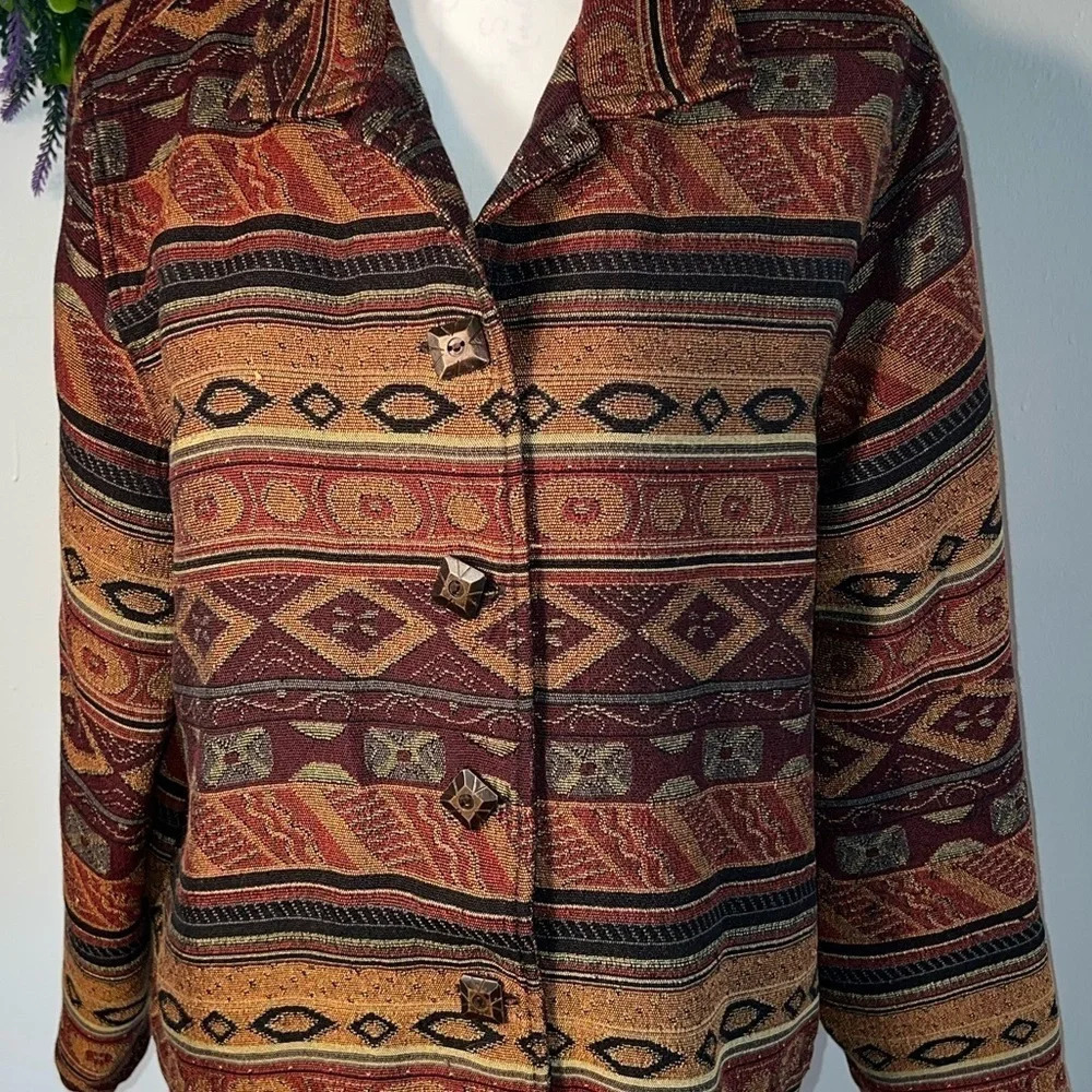 White stag L, button‎ front long sleeve tapestry design jacket w/ pockets. L=22”
